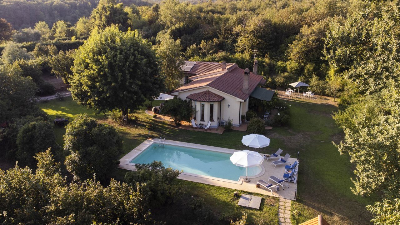 Rent villa in quiet zone Capranica Lazio foto 1