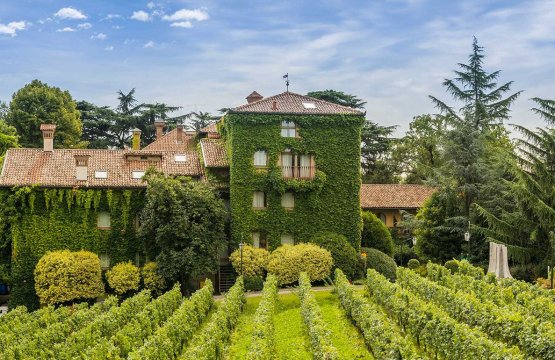 Cantina Franciacorta, Chateaux Albereta, Bergamo Alta Day Experience  