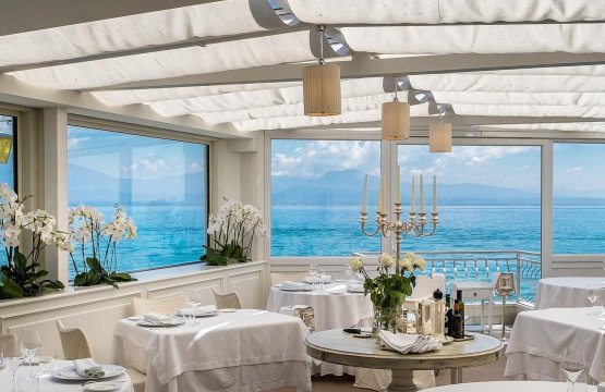 Tour in Barca - Pranzo a Sirmione in ristorante Michelin e aperitivo a Punta San Vigilio  