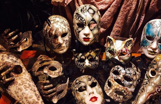 Crea la tua maschera veneziana  