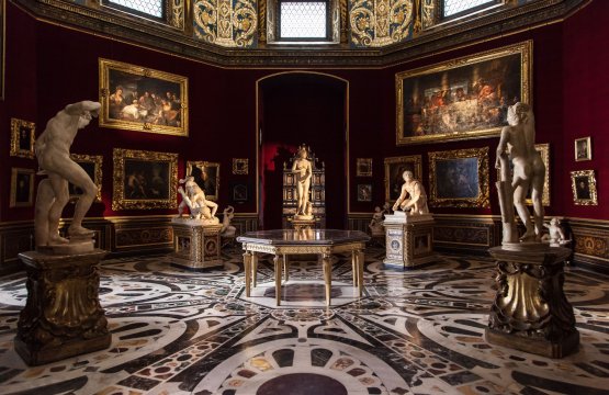 Galleria degli Uffizi e le Piazze Fiorentine  