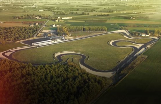 Pilota per un giorno: Ferrari & Lamborghini Race Track Experience  