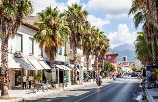 Forte Dei Marmi: E Bike Tour e tesori nascosti con un local  